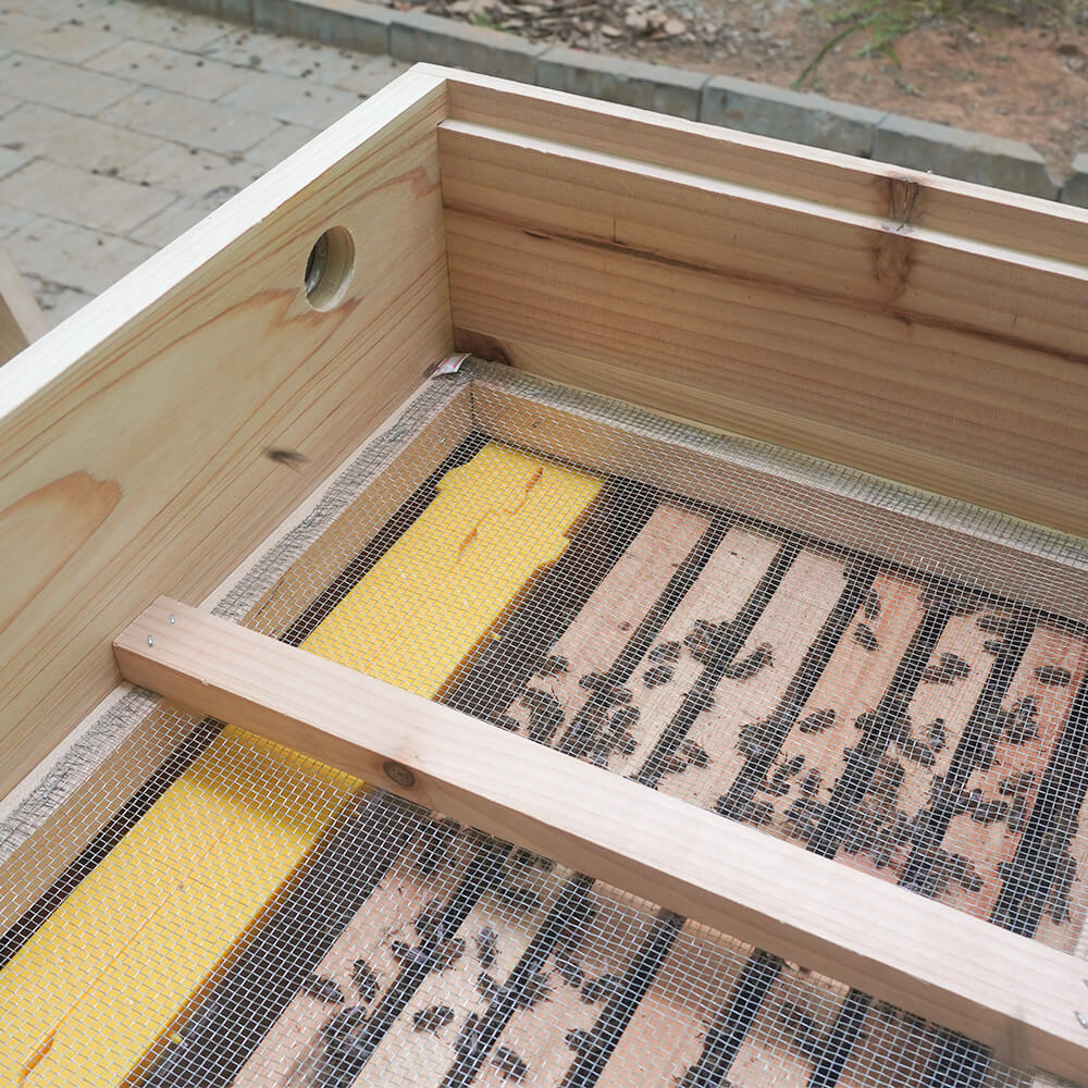 moisture box for bees