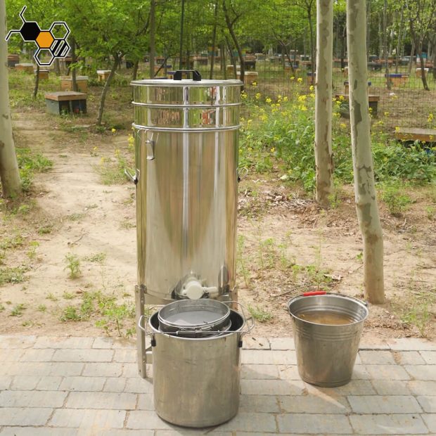 Honey Tank With Strainer